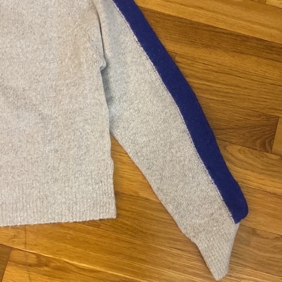 Garage Women’s Gray Sweater With Blue Stripe Size M - Picture 4 of 7